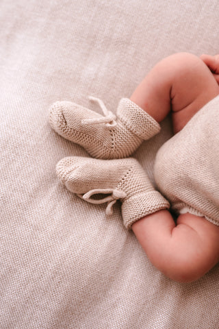 Knitted neutral baby bow booties