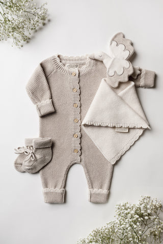 Neutral knitted baby gift set outfit and comforter