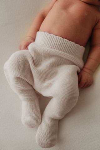 Knitted neutral baby trousers with a scalloped waistband